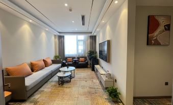 Phoenix Hotel Yaju (Pingdingshan Heping Road Pedestrian Street Store)