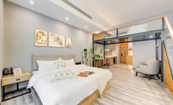 Qingcheng Smart Apartment (Zhuhai Gongbei Zhong'an Plaza)