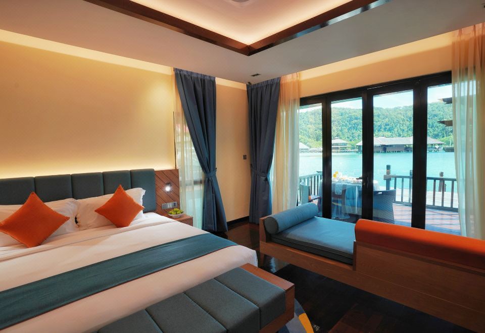 1. 가야나 마린 리..