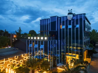 Huayi Hot Spring Hotel (Qingchengshan) Hotel dekat Shangqing Temple