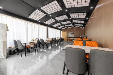 Gu Yue Bin Ya Hotel (Mengding Branch)