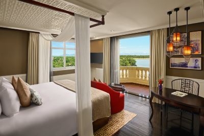 ロイヤルデラックスルーム(キング)(エグゼクティブラウンジアクセス) ホテル ロイヤル ホイアン Mギャラリーの写真