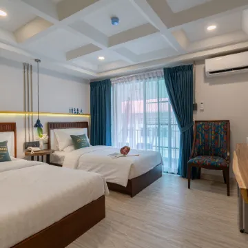 Momo Hotel Отели рядом с достопримечательностью «Памятник Трех Королей»