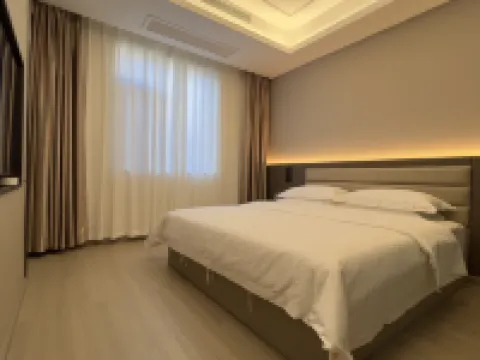 Xurisheng Hotel (Lianghe County Government Branch) Hotels in Lianghe