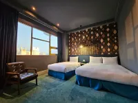 Modern Inn Hotels near Jishan Gatehouse
