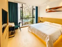 Holiday Inn Andalucia Mountain Hotels near Yuanjue Cave Cliff Sculpture Scenic Area
