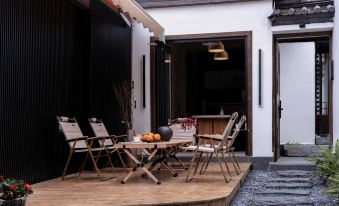 Floral Hotel·LiangQige hotel(Lijiang Ancient Town Mufu Sifang Street)