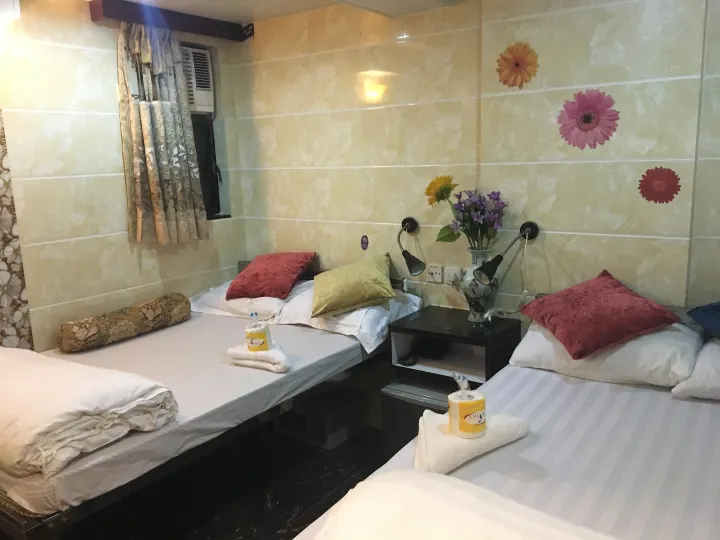 MAHARAJA GUESTHOUSE