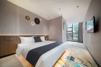 TO MOON Garden Hotel (Daping Shiqiao Pu Subway Station Store)