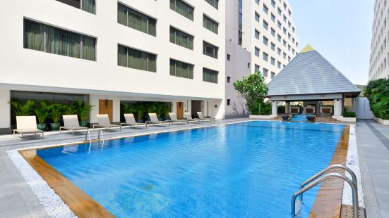 Twin Towers Hotel