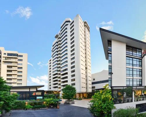 Abloom Exclusive Serviced Apartments Отели рядом с достопримечательностью «Станция BTS Ари»