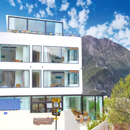 VALATOMS Van Latu Chuyi Homestay (Kangding)