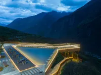 Dusk Mountain Reflecting Snow Private Hot Spring Courtyard - Romantic