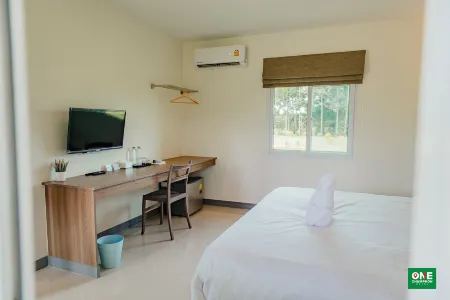 ONE Chumphon Hotel Отели рядом с достопримечательностью «Krom Luang Chumphon Khet Udomsak Royal Palace»
