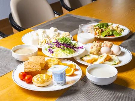 Jinhui Impression Hotel (Guangyuan Wanda Plaza Government Affairs Center) Отели рядом с достопримечательностью «Guangyuan Wetland Park»