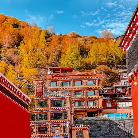 Minshan Xingzhe Muxin Wangqinda Hotel (Dege Yinjing Yuan Branch)