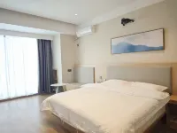 Qicheng Movie Hotel (Zhumadian West High-Speed Railway Station)