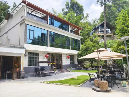 Mingjing Mountain House on the halfway of Hengshan Mountain Отели рядом с достопримечательностью «Zhurong Peak»
