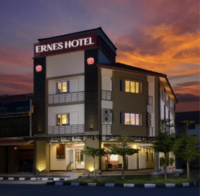 Ernes Hotel Bayu Mutiara Hotels near Taman Vila Indah