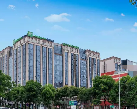 Holiday Inn Express Chengdu Airport Zone Отели рядом с достопримечательностью «Jiaolonggang Zhanshi Center»