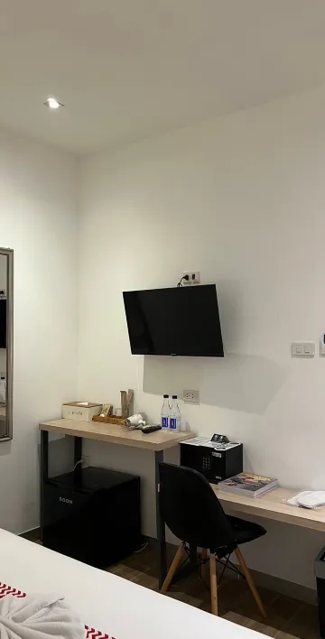 ห้องมาตรฐานเตียงคิงไซส์ (ฝั่งถนน)