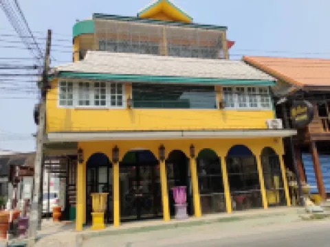 Yellow Lamoon Hotel Hotels near Wat Ket