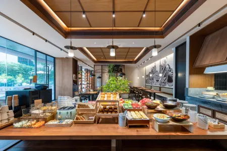 Atour Hotel, Doumen Metro Station, Hualin Road, Fuzhou Отели рядом с достопримечательностью «King of Min's Tomb»