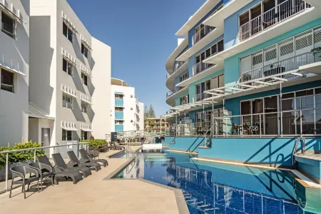 Rolling Surf Resort Sunshine Coast