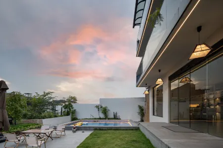 Jinyun FengQianduo Homestay (Xiandu Scenic Area Store) Отели рядом с достопримечательностью «Zhutan Mountain»