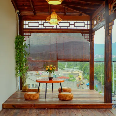 Maitreya Huxi Man Hot Spring Homestay (Huquan Water Town Tourist Resort Scenic Area Branch) Hotels near Huquan Ecological Park