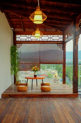 Maitreya Huxi Man Hot Spring Homestay (Huquan Water Town Tourist Resort Scenic Area Branch)