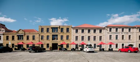 The Henry Jones Art Hotel Отели рядом с достопримечательностью «Собор Святого Давида»