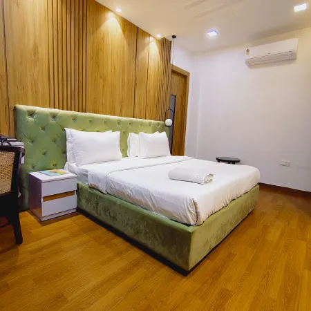 Hotel ELite Millennium City Gurgaon