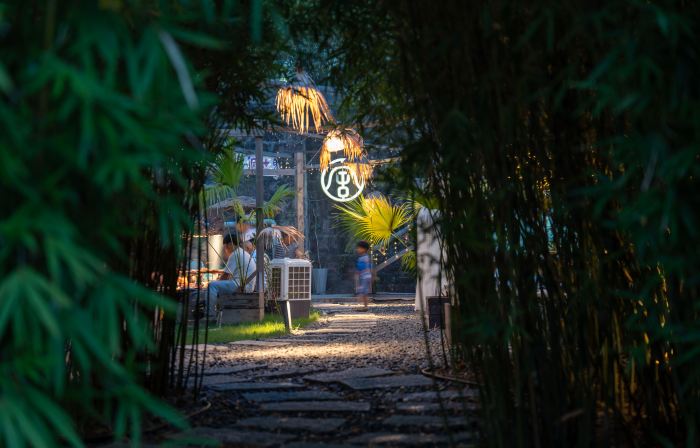 Hengdian Xiaoxishe Homestay (Hengdian Film and Television City Qinwang Palace Branch)