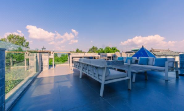 Xiyin Manjian Yinluxury Resort Hotel (Dali Ancient City South Gate City Building)