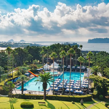 Kensington Resort Seogwipo Отели рядом с достопримечательностью «Центральная библиотека Согвипхо»