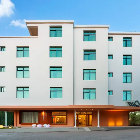 WB Raya Designer Hotel (Meilan International Airport T1T2 Terminal Branch)