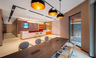 精途酒店(武汉江汉路步行街江汉路地铁站店) - Housity