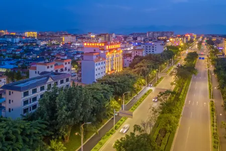 Vienna 3 Good Hotel (Dehong Mangshi Airport Jewelry Town Branch) Отели в г. Мангши