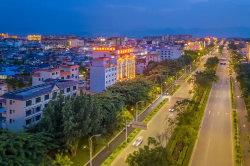 Vienna 3 Good Hotel (Dehong Mangshi Airport Jewelry Town Branch)