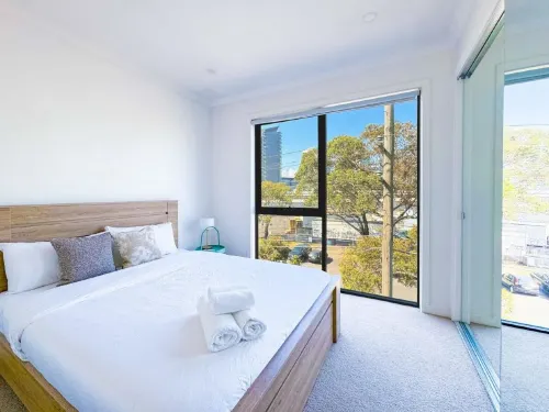 Bright 3 level townhouse