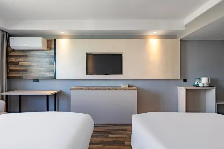 Rujia Pebble Hotel (Fuzhou Luoyuan High-Speed Rail Station) Отели в г. Лоян