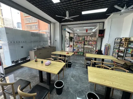 Hua Cheng S Elegant Hotel Отели рядом с достопримечательностью «Jieyang Rongjiang West Lake»