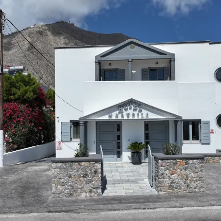Hotel Marybill Отели рядом с достопримечательностью «Пляж Перисса»