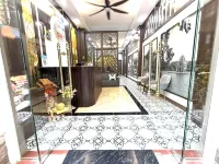 The Queen Hotel & Spa 2