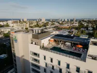 Holiday Inn Express & Suites Sunshine Coast Các khách sạn ở Maroochydore