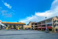 RedDoorz Plus @ Balai Sofia Bed & Breakfast Batangas Hotel a Talisay