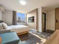 Huanpeng Holiday Hotel (Tianjin Haihe East Road Wanda Center Branch) Các khách sạn gần Weishanlu