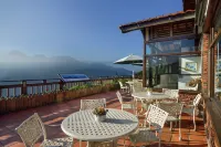Oncoming Luck Villa Hotels in 