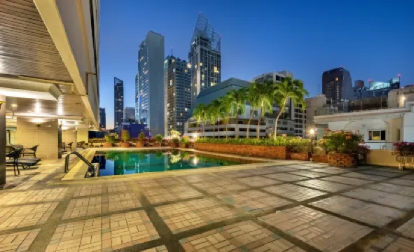 Royal Benja Hotel - Family Friendly Hotel Отели рядом с достопримечательностью «Сэнсэп»